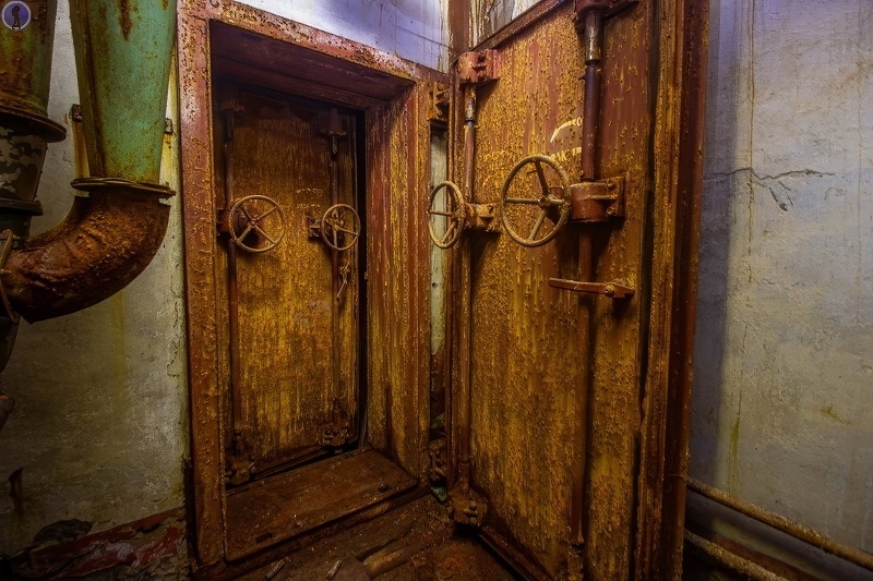 Забытое брошенное бомбоубежище Радиоцентра №7, сгнившее со всем содержимым