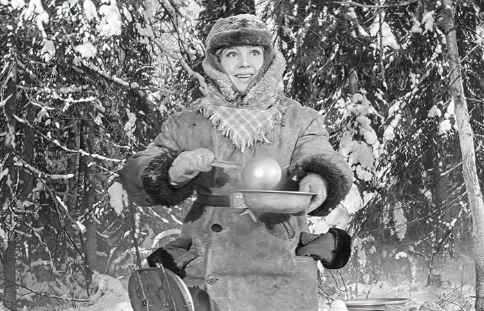 Пирожки из «Девчат» и еще 6 блюд из советского кино, которые легко повторить дома