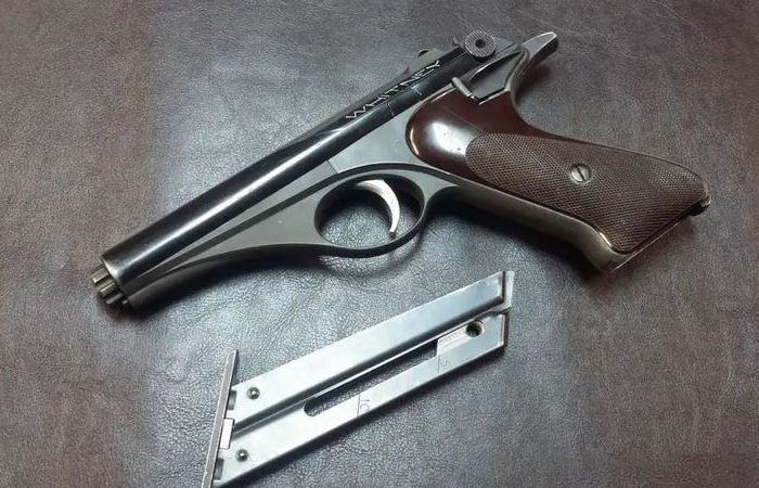 Как дурацкие вестерны похоронили самый красивый пистолет в истории - Whitney Wolverine