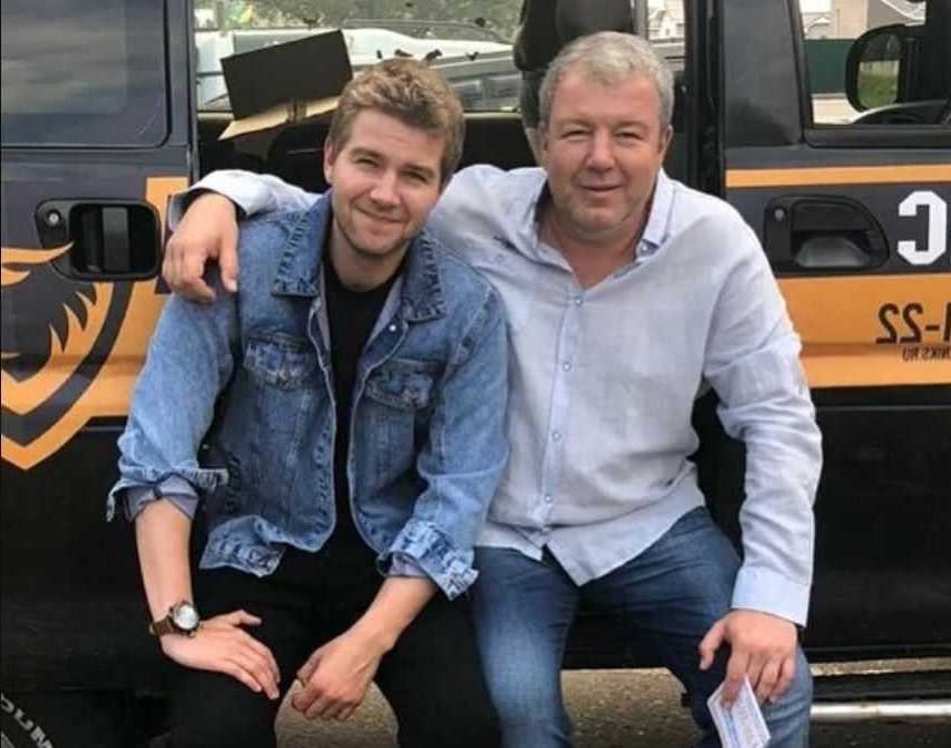 Александр Робак и его сын Арсений на съёмочной площадке