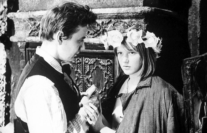 Елена Проклова с Олегом Табаковым в фильме «Гори, гори моя звезда»