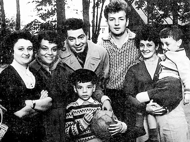 Фото: Екатерина и Михаил с семьей 