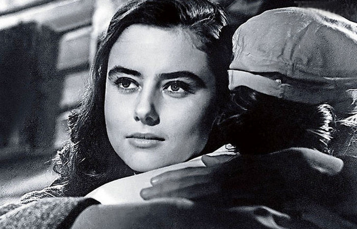 Влюбилась в соседа по дому.