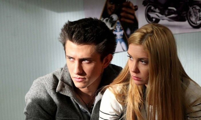 Агата Муцениеце и Павел Прилучный в сериале "Закрытая школа".