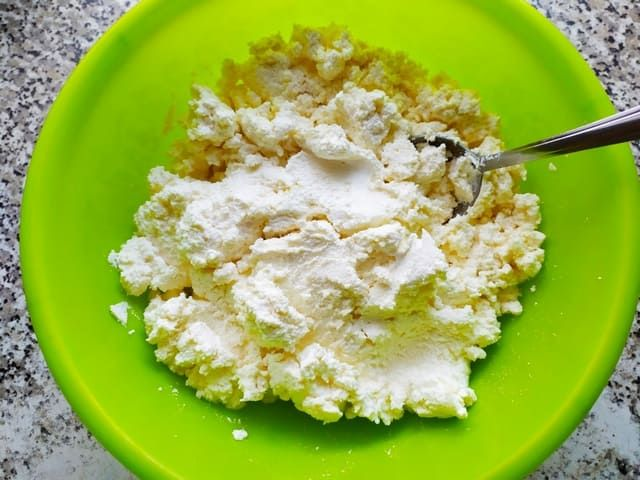 У некоторых людей творог тяжело усваивается при хроническом панкреатите