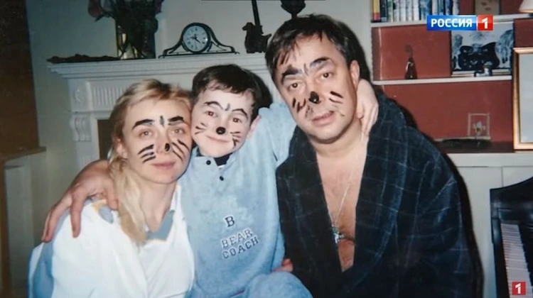 Татьяна Овсиенко и Владимир Дубовицкий с их приемным сыном Игорем