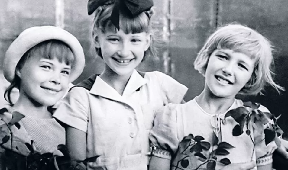 Светлана Дружинина(справа) с подругами