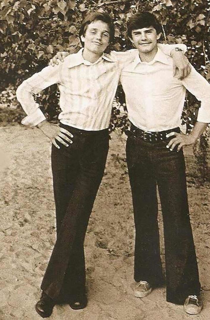 Константин Лавроненко с лучшим другом в школьные годы.