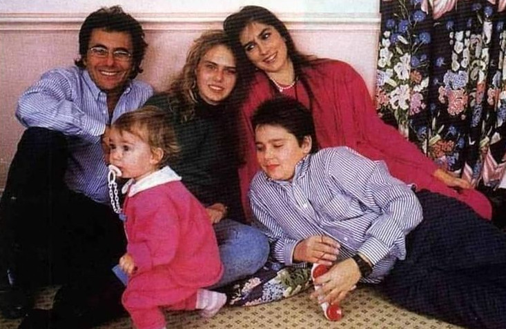 Звезды c детьми: Иления в центре, справа сын Яри, слева Кристель