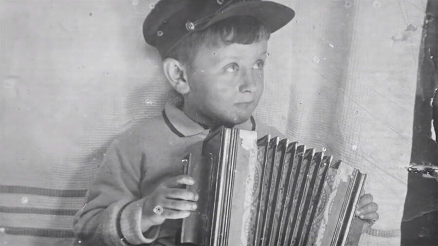 Леонид в детстве