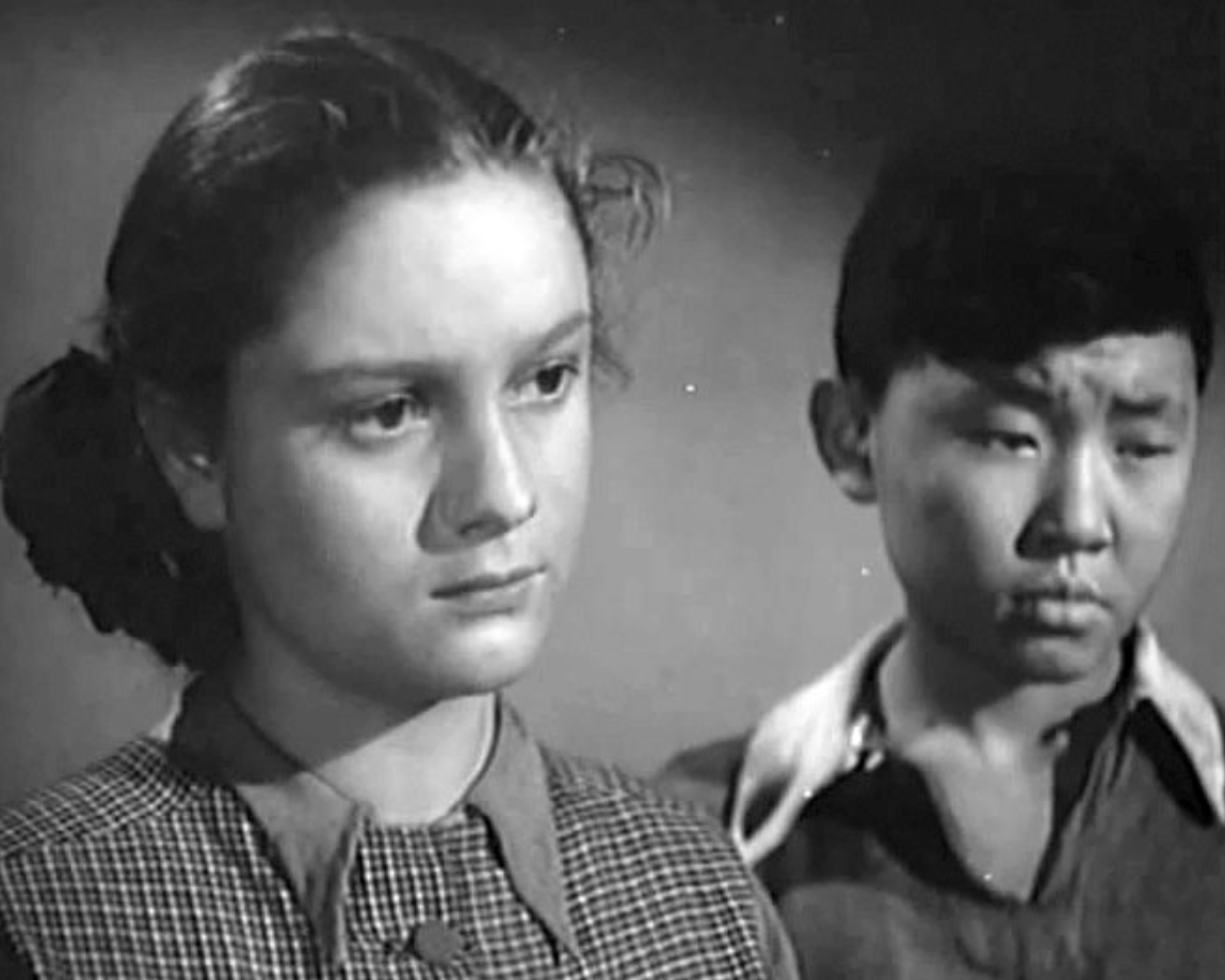 Дебютная роль Любови Виролайнен в фильме "На переломе". Здесь актрисе шестнадцать лет