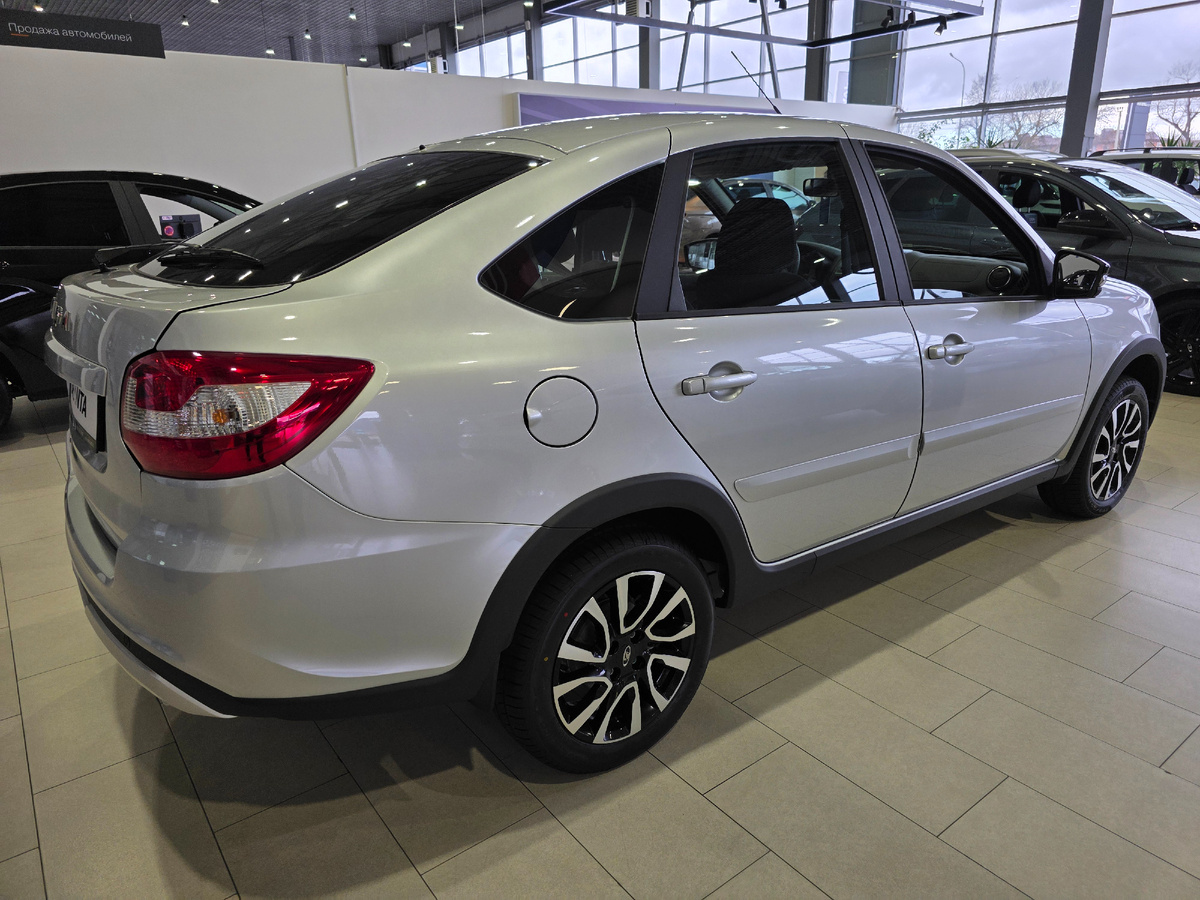 "АвтоВАЗ выпустил LADA Granta Active Cross": машина, которая прощает ошибки, но не терпит дураков