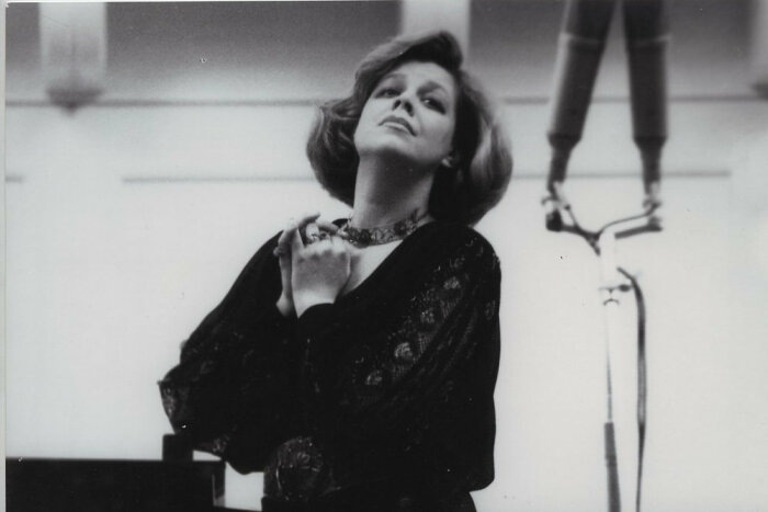 С начала 1990-х Казарновская начала блистать на международной арене.