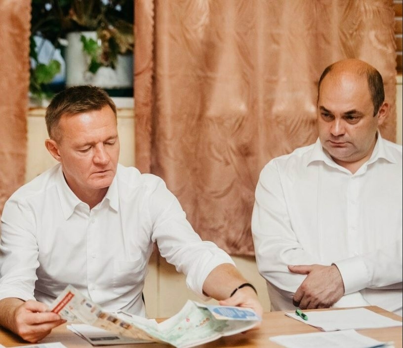 Собралась чиновничья малина. Фото Яндекс.Картинки.