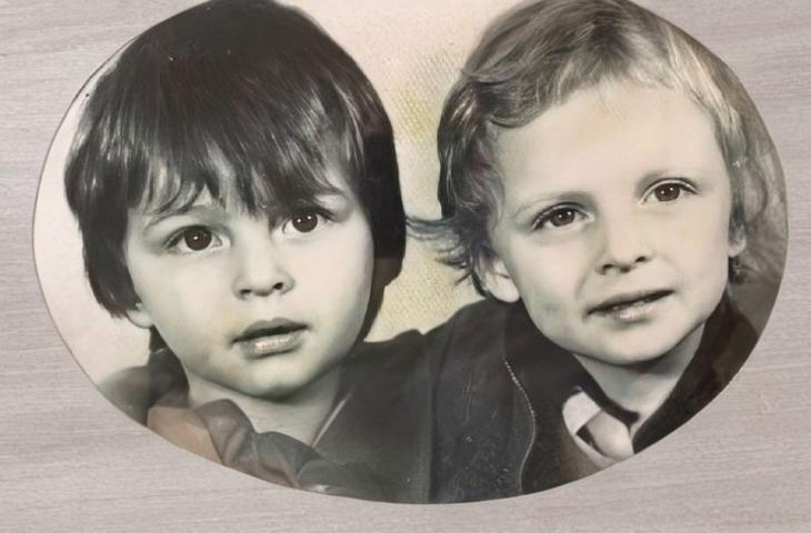 Иван в детстве, с братом