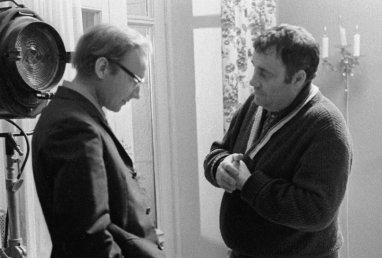 Андрей Мягков и Эльдар Рязанов во время съемок фильма "Служебный роман"